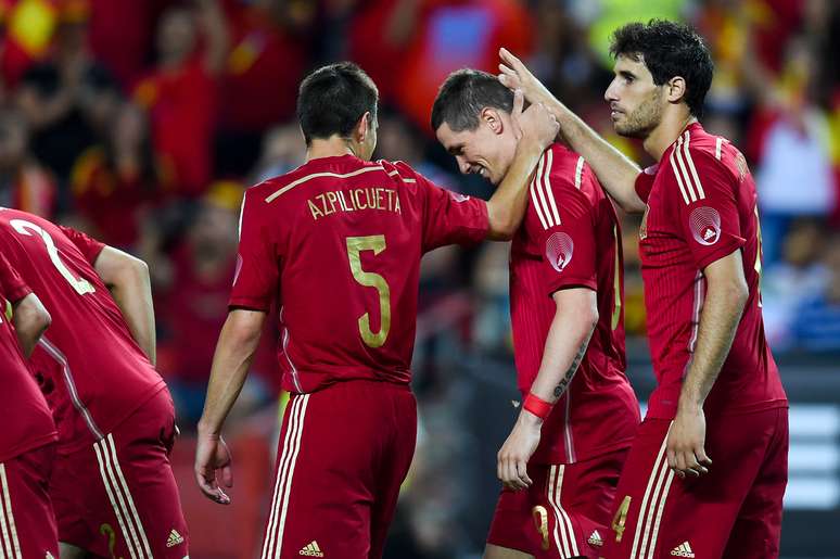 Espanha dominou, mas venceu Bolívia por apenas 2 a 0