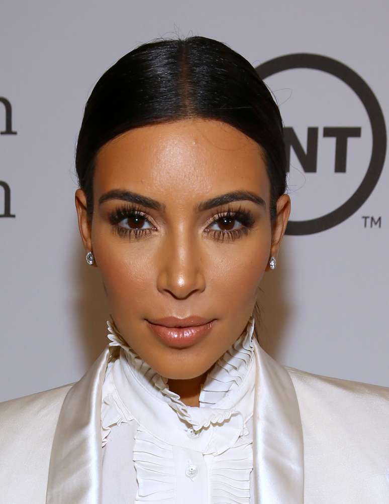A socialite Kim Kardashian gosta de usar as técnicas de contorno para ganhar um visual ainda mais harmônico