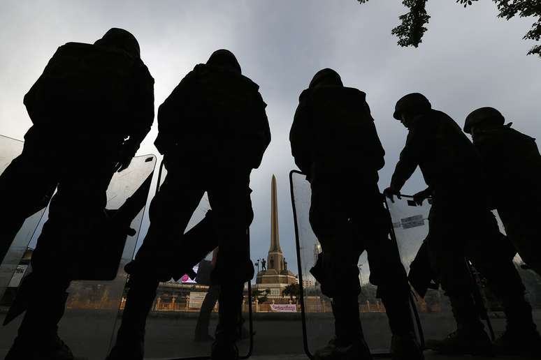 <p>Militares se concentram pr&oacute;ximo ao Monumento da Vit&oacute;ria, em Bangoc, em 30 de maio</p>