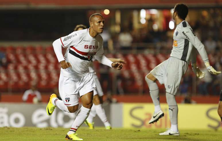 Luís Fabiano marcou o primeiro gol do São Paulo