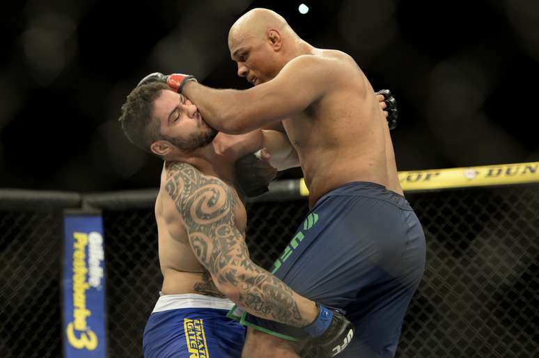 Marcos "Pez&atilde;o" x Rick "Monstro": vit&oacute;ria por nocaute de Pez&atilde;o com 20s do primeiro round