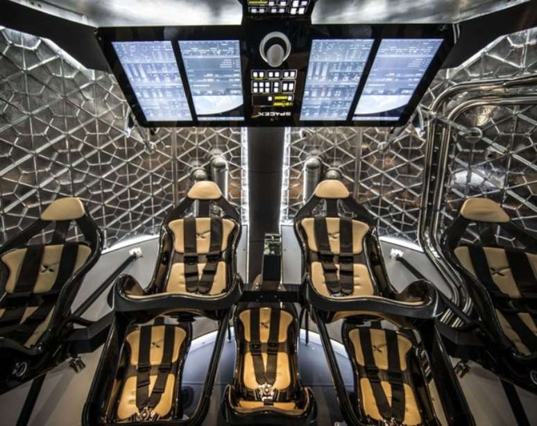 <p>Dragon V2 foi projetada para poder&nbsp;transportar at&eacute; sete astronautas</p>
