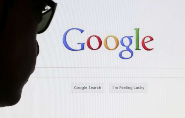 <p>O Google recebeu 41 mil pedidos de europeus ao longo de quatro dias para remover seus nomes do motor de buscas </p>