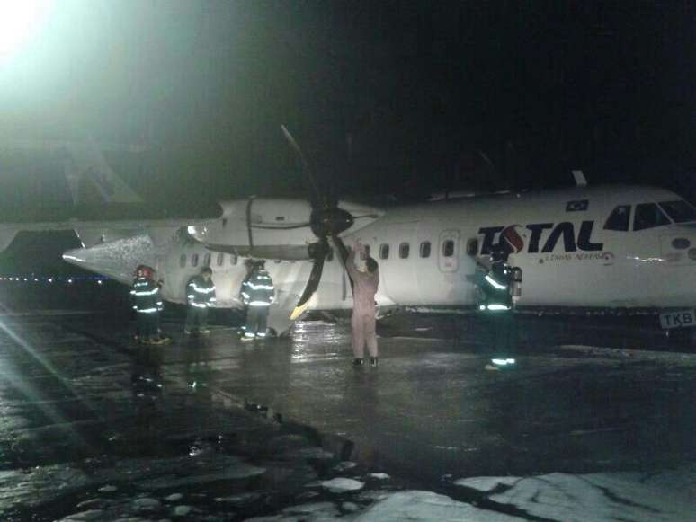 Um avião modelo ATR-72 da Total Linhas Aéreas fez um pouso de emergência na noite de ontem em Manaus