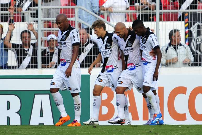 Vitória sobre o Boa Esporte colocou paulistas a dois pontos do líder Ceará