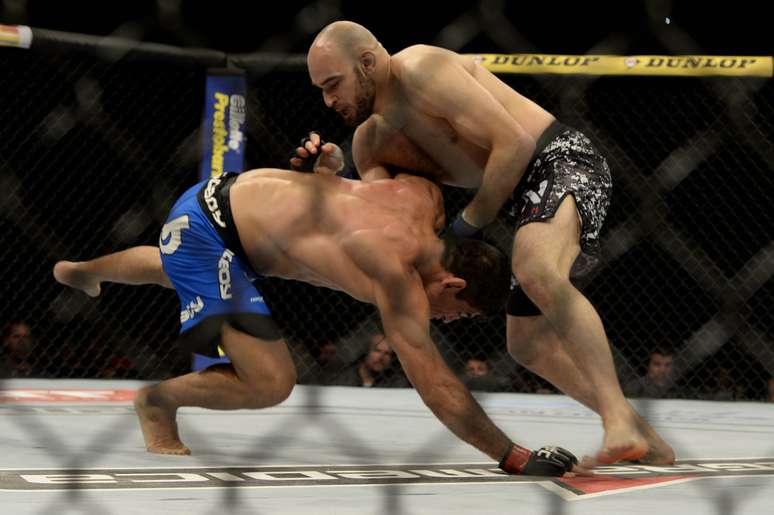 Paulo Thiago x Gasan Umalatov: vit&oacute;ria russa por decis&atilde;o un&acirc;nime