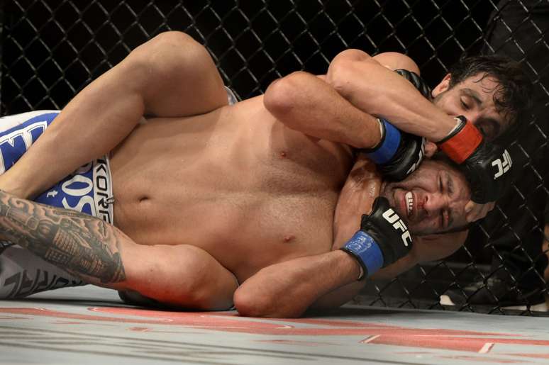 Elias "Xuxu" Silv&eacute;rio x Ernest Chavez: vit&oacute;ria de Xuxu por finaliza&ccedil;&atilde;o no terceiro round