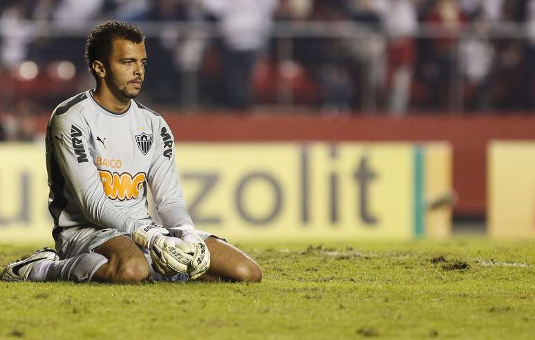 <p>Giovanni levou frango no final do jogo contra o São Paulo</p>