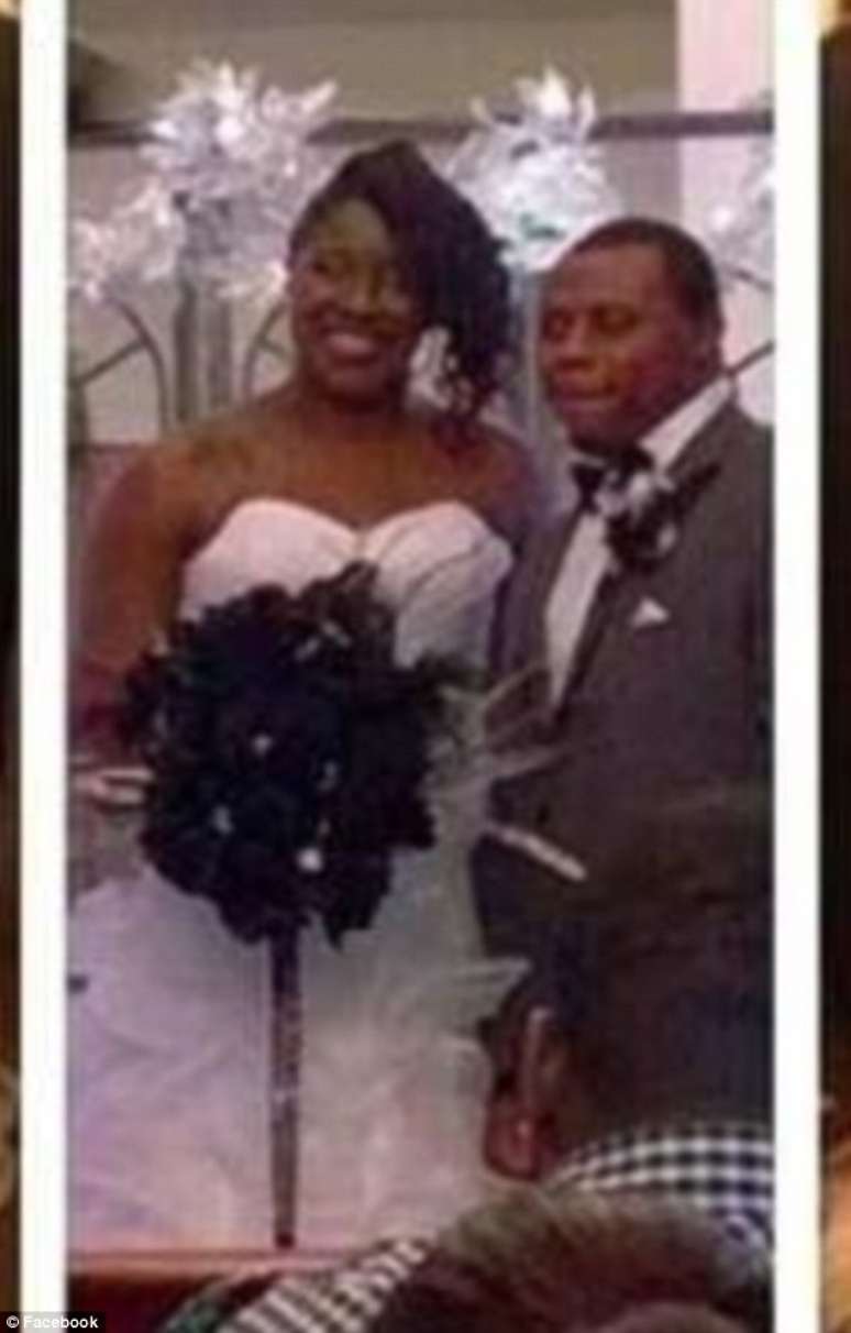 <p>O casal Brooks tem sido criticado nas redes sociais</p>