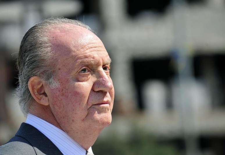 <p>Rei Juan Carlos, da Espanha, durante cerim&ocirc;nia de inaugura&ccedil;&atilde;o de uma pra&ccedil;a espanhola em Mostar, na B&oacute;snia.&nbsp;</p>