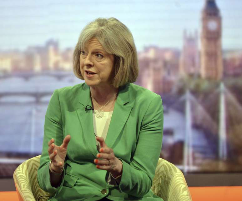 <p>A  secretária do Interior Theresa May disse que o Governo está empenhado em combater o crime de mutilação genital feminina. Na foto, May participa de entrevista para programa da BBC, em 26 de maio</p>