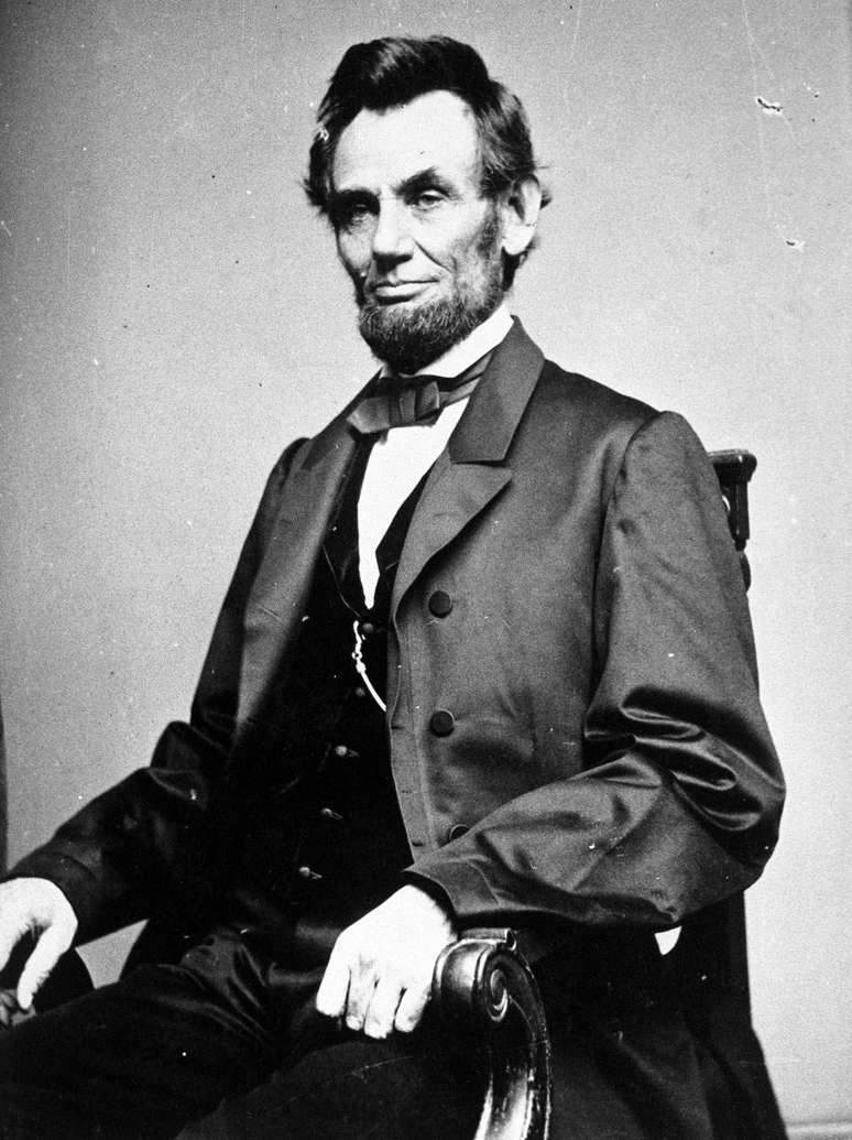 <p><strong>Abraham Lincoln</strong><br />Um dos líderes mais famosos do mundo, o ex-presidente norte-americano batalhava com ansiedade e depressão. Nem por isso deixa de ser reconhecido como um dos grandes pensadores progressistas da história</p>