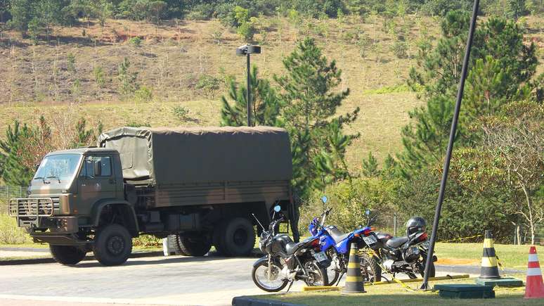 <p>Exército faz segurança de regiões pelas quais seleções vão passar</p>