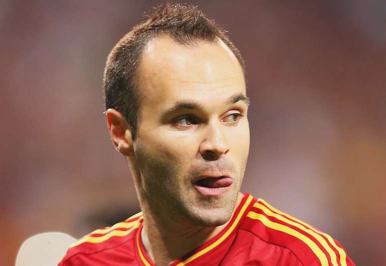 <p>Autor do gol do t&iacute;tulo mundial em 2010 sobre os holandeses, Iniesta &eacute; um dos poucos titulares absolutos da Espanha</p>