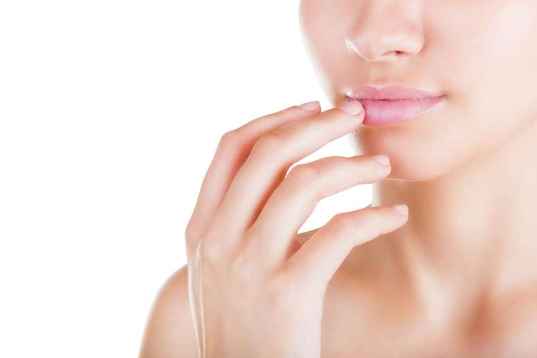 Soluções caseiras são ideais para acabar com a descamação  dos lábios e elevar o nível de nutrição da pele sensível da região 