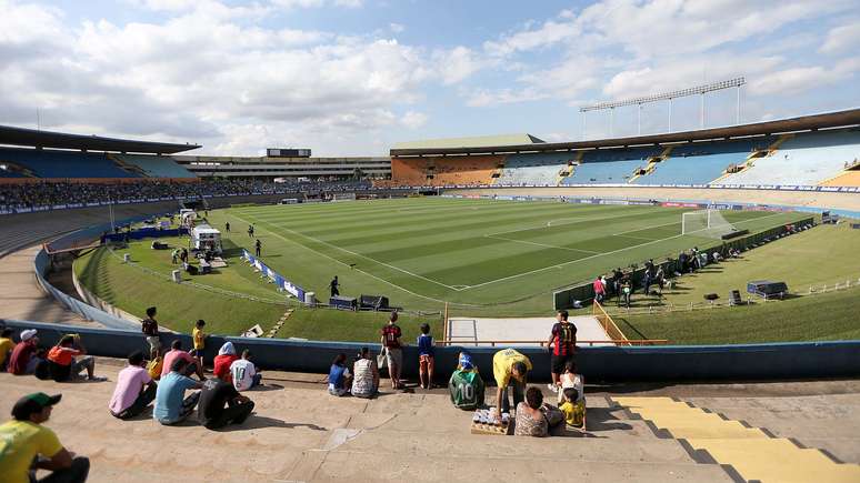 <p>Serra Dourada receberá cadeiras na área das arquibancadas</p>