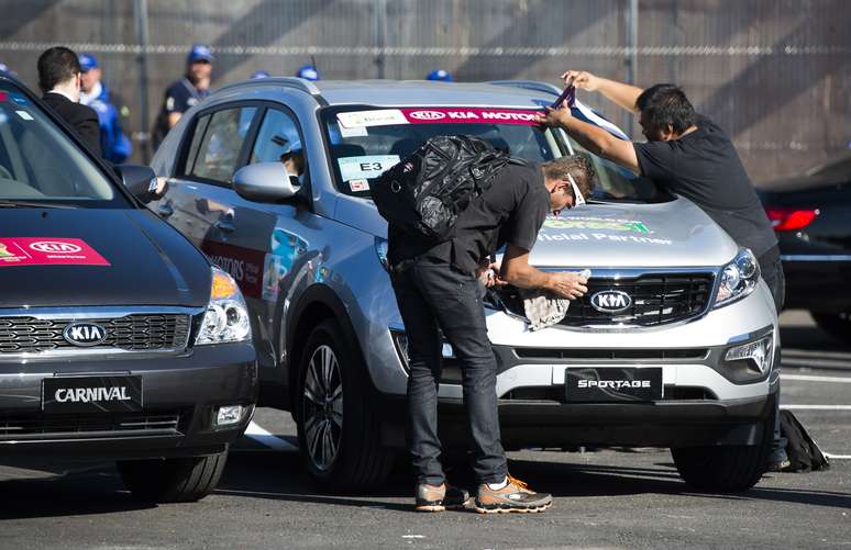 Kia e a Hyundai apresentam os veículos que serão utilizados oficialmente na Copa do Mundo de Futebol. A apresentação ocorreu na Arena Corinthians. Os modelos servirão aos funcionários da Fifa, staff das seleções nacionais, árbitros, voluntários, convidados e celebridades nas arenas de Porto Alegre, São Paulo, Salvador, Recife e Natal