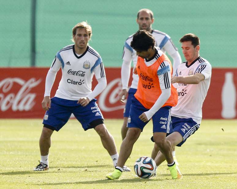 Banega disputa com Messi: fora da Copa do Mundo