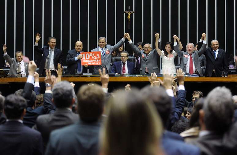 Deputados concluem aprovação do Plano Nacional de Educação 2011-2020