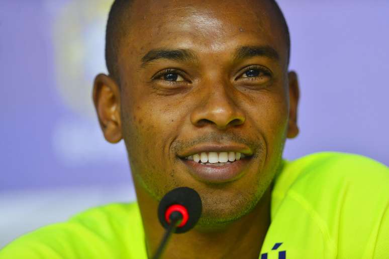 Fernandinho afirmou que está quase 100% para ajudar a Seleção