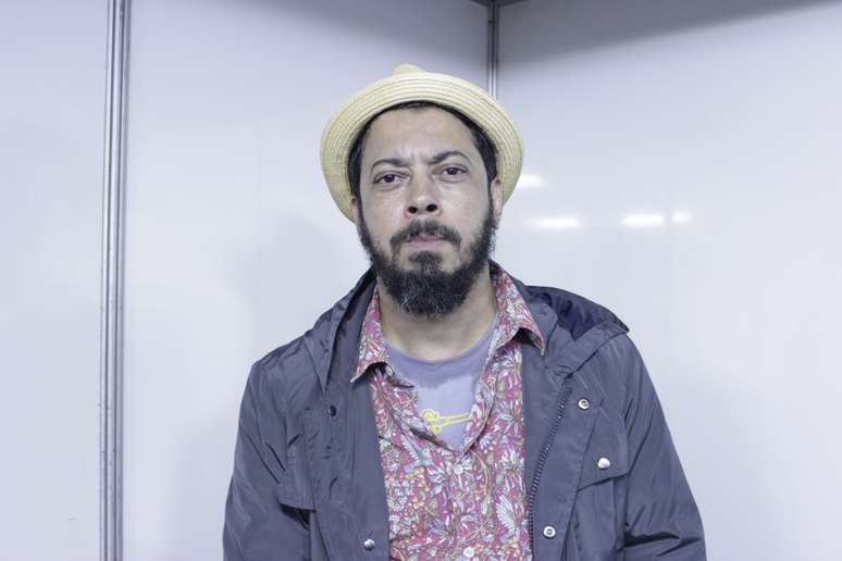 <p>Jorge Du Peixe concedeu entrevista após show no João Rock</p>