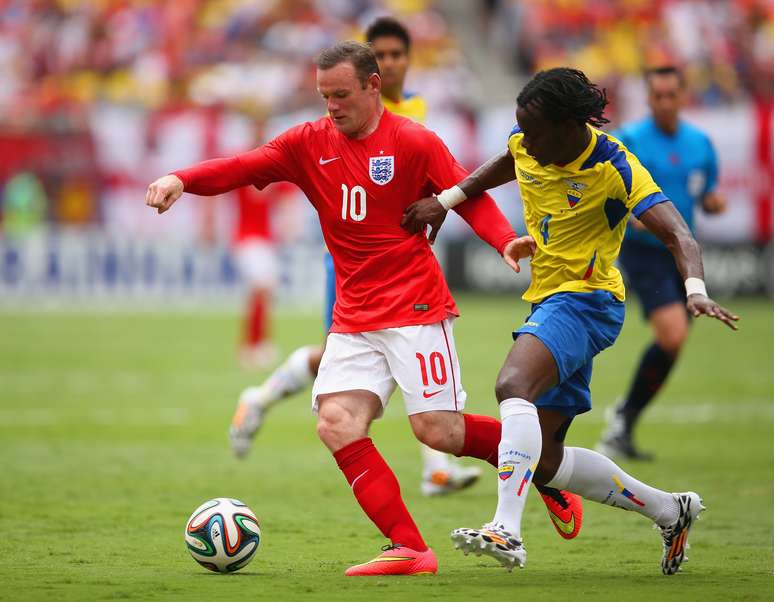 Rooney foi bem marcado pelos equatorianos nesta quinta-feira