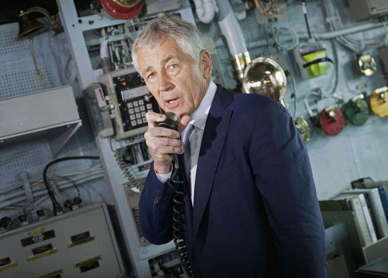 <p>Secretário de Defesa dos EUA, Chuck Hagel, se dirige à tripulação do barco Vella Gulf, na Romênia, nesta quinta-feira 5 de junho</p>