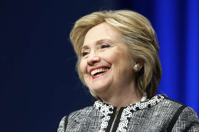 <p>Apesar de apoiar o armamento de rebeldes, Hillary disse que respeitou a decis&atilde;o do presidente Obama em n&atilde;o autorizar a medida</p>