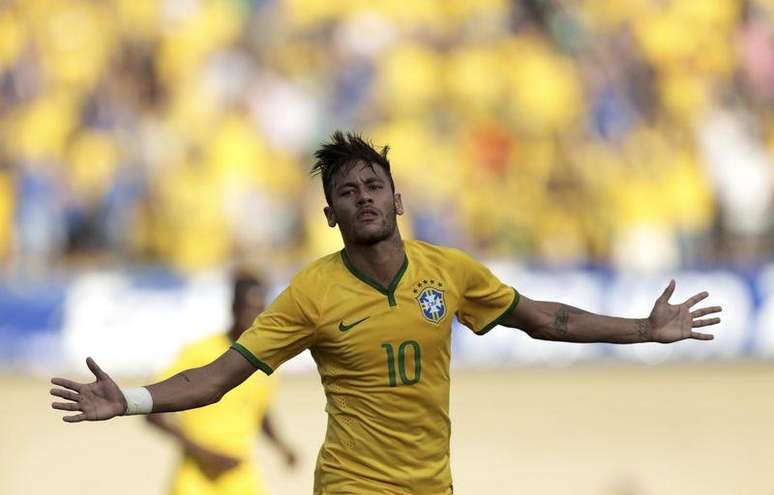 O atacante da seleção Neymar celebra gol contra o Panamá durante amistoso em Goiânia. 03/06/2014