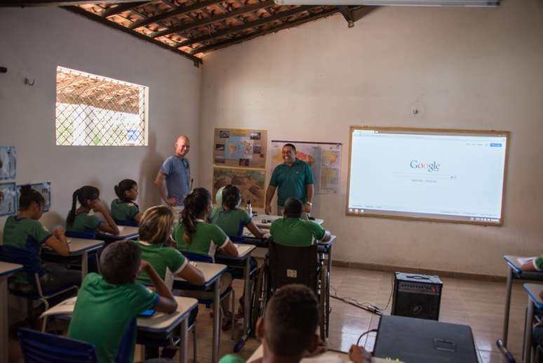 <p>Sala de aula no nordeste brasileiro recebe internet pela primeira vez após balão dispor o acesso</p>