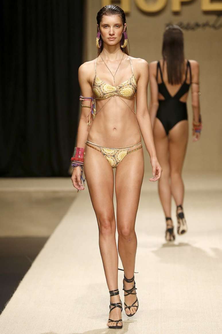 <p>J&aacute; a modelo Camila Mingori acha que, durante a Copa, o mercado da moda vai parar "como o Brasil todo"</p>