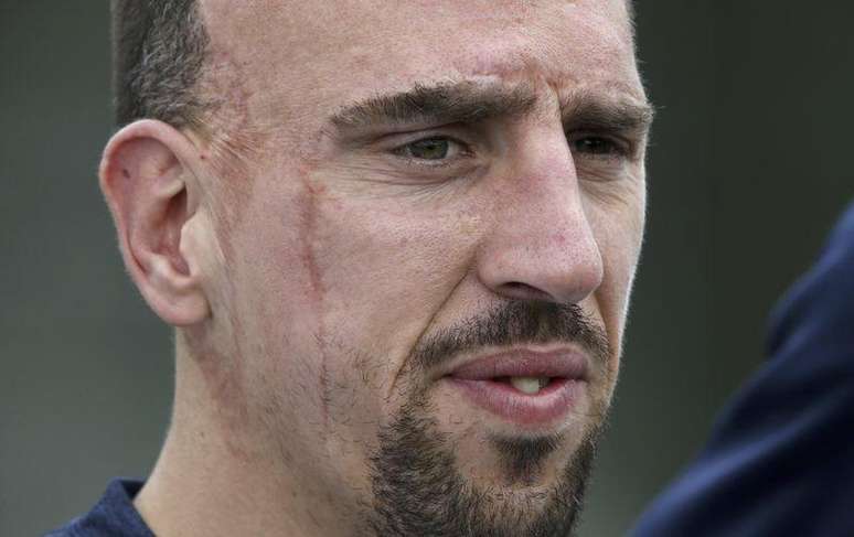 Jogador Franck Rib&eacute;ry durante sess&atilde;o de treinos da sele&ccedil;&atilde;o francesa em Clairefontaine, nos arredores de Paris. As ambi&ccedil;&otilde;es da Fran&ccedil;a na Copa do Mundo no Brasil sofreram um duro golpe com o an&uacute;ncio nesta sexta-feira do corte do meia Franck Rib&eacute;ry devido a uma les&atilde;o nas costas. 23/05/2014.