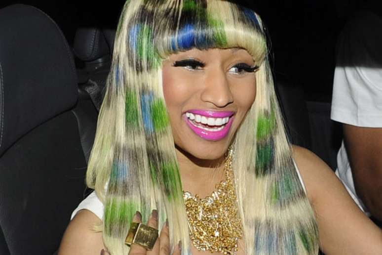 Em outra ocasi&atilde;o, Nicki Minaj usou tatuagem de animal print 