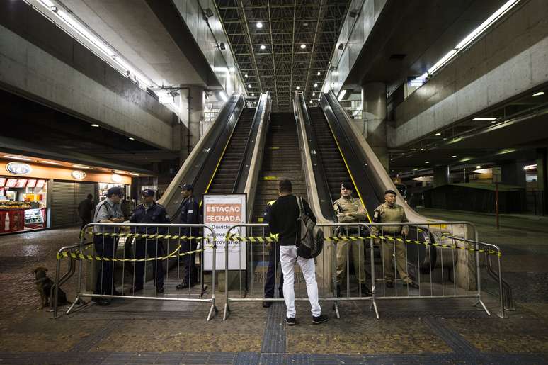 Com a greve do Metrô, acesso à estação Corinthians-Itaquera amanheceu fechado nesta sexta-feira