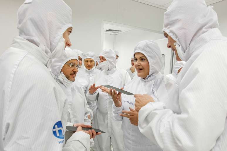 <p>A presidente Dilma Rousseff durante visita à fábrica da HT Micron, em São Leopoldo (RS)</p>