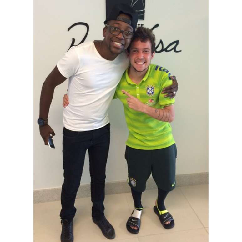 <p>Bernard encontrou o pagodeiro Mumuzinho e escreveu uma mensagem de apoio a ele</p>