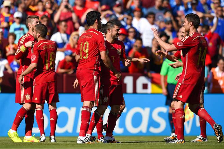 Espanha comemora gol de David Villa na vitória contra El Salvador