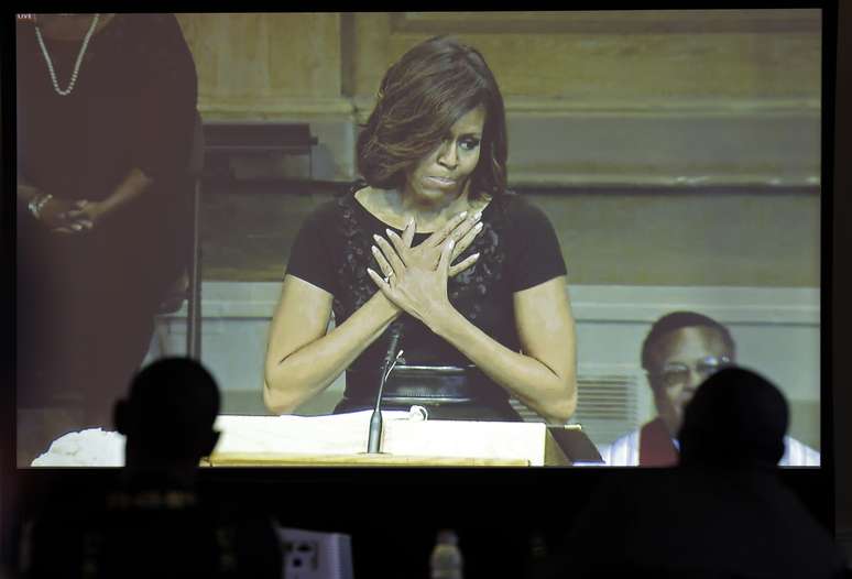 <p>Michelle Obama fala durante cerim&ocirc;nia em homenagem &agrave; poetisa</p>