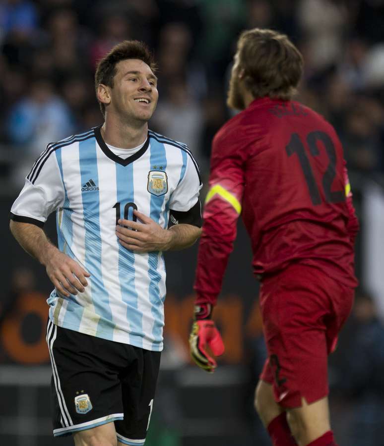 Messi finalizou gol preparado por astros da Argentina