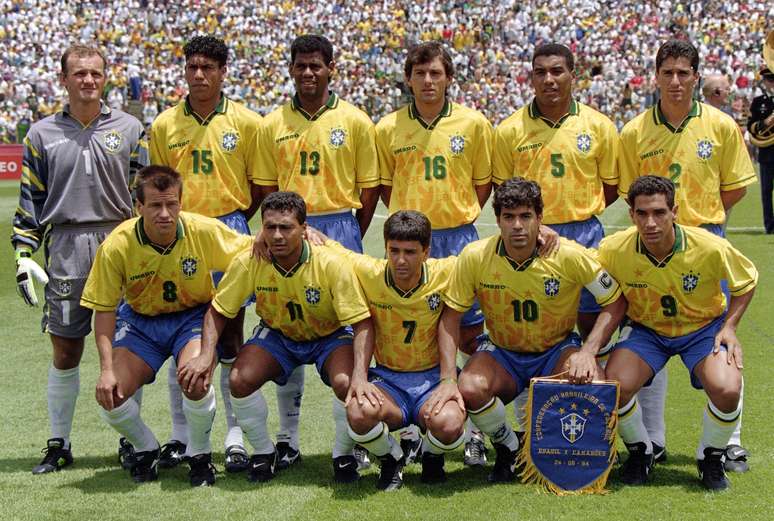 <p>Seleção Brasileira na estreia em 1994; Raí perdeu a vaga de titular</p>