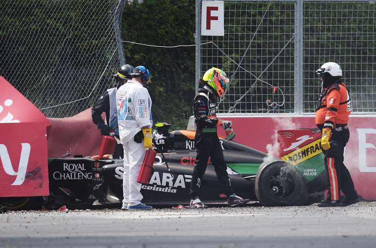 <p>Sergio Perez após se envolver em acidente com Felipe Massa</p>