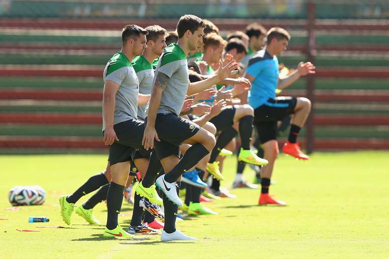 <p>A seleção da Austrália realizou treino nesta segunda-feira, em Vitória, no Espírito Santo. O time australiano, que faz parte do Grupo B, ao lado de Espanha, Holanda e Chile, estreia no Mundial no dia 13 de junho</p>