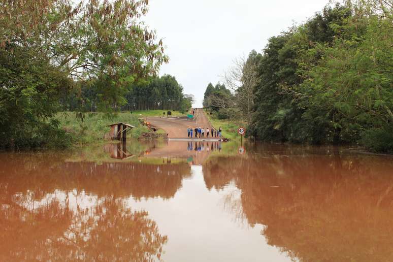 <p>Chuva intensa deixou cidade de Capanema, no Paraná, isolada</p>