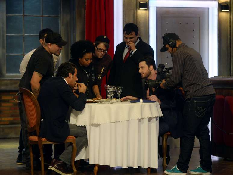 Reportagem do Terra acompanhou um dia da rotina de grava&ccedil;&otilde;es de Danilo Gentili no talk show 'The Noite', do SBT, e depois bateu um papo com o humorista em seu camarim