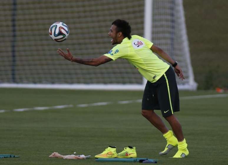 Neymar participa de treino em Teresópolis, em 8 de junho.
