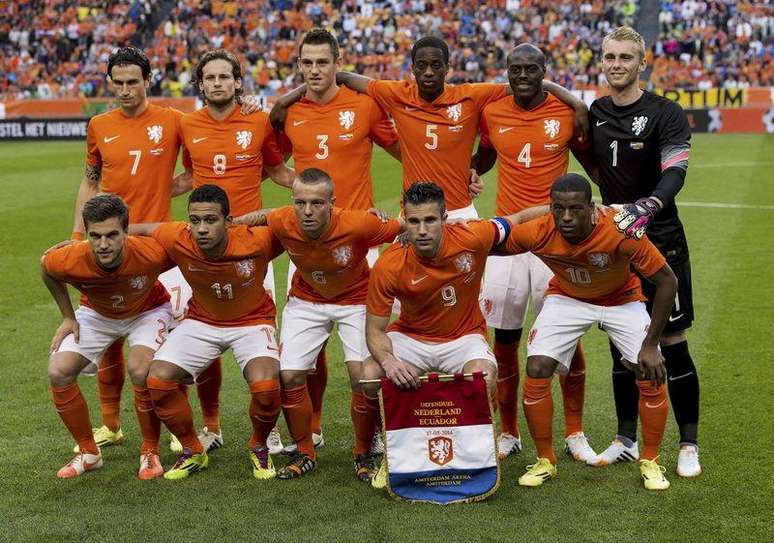 (Back L to R) Daryl Janmaat, Daley Blind, Stefan de Vrij, Terence Kongolo, Bruno Martins Indi, goalkeeper Jasper Cillessen and (front L to R) Joel Veltman, Memphis Depay, Jordi Clasie, Robin van Persie, and Georginio Wijnaldum pose before their international soccer friendly match against Ecuador in the Amsterdam Arena in this May 17, 2014 file photo. The Netherlands squad will meet Spain, Australia and Chile in Group B of the World Cup finals in Brazil.