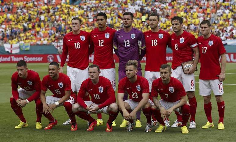 Equipe inglesa posa para foto antes de amistoso pré-Copa contra Equador, em Miami. 4/06/2014.