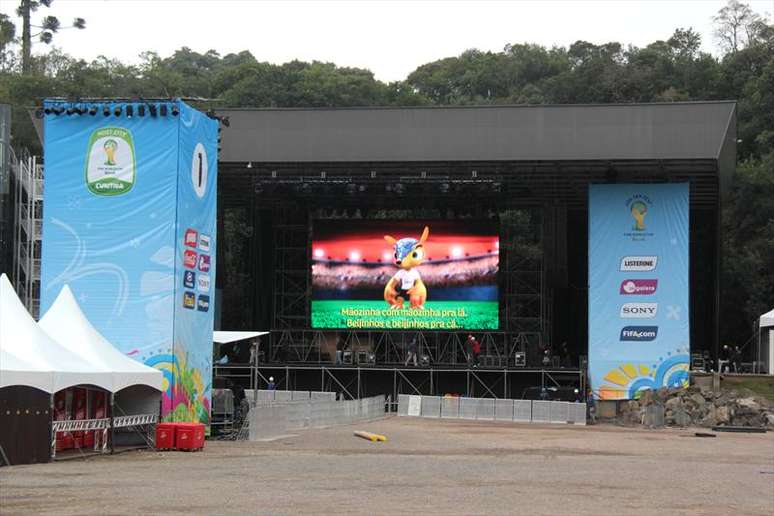 Fan Fest em Curitiba está pronta para a estreia na quinta-feira, no jogo entre Brasil e Croácia, com show de Dudu Nobre