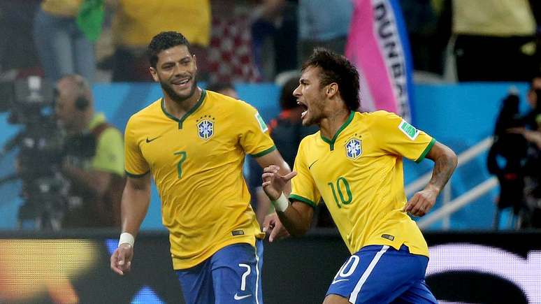 Neymar comemora gol de empate contra a Croácia na estreia do Brasil na Copa do Mundo