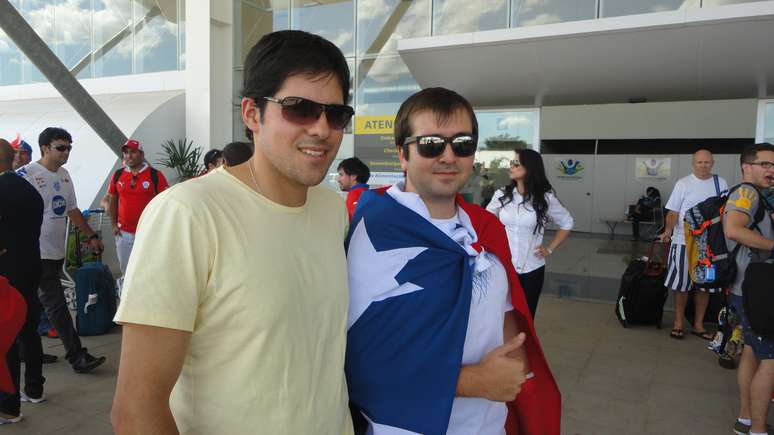 <p>Chilenos Daniel e Jorge apostam em vitória chilena contra Austrália</p>